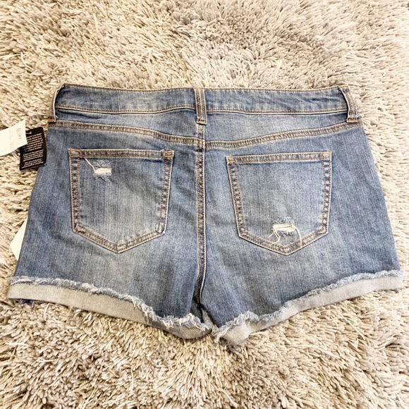 NWT Celebrity Pink Distressed Denim Shorts - Picture 5 of 5